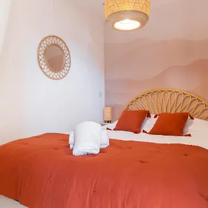 https://appart-coup-de-cur-avec-piscine-parking-clim-wifi-proche-plage.fr-provencehotel.com
